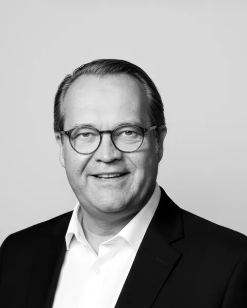 Stephan Oehl, Porträt in Schwarzweiß